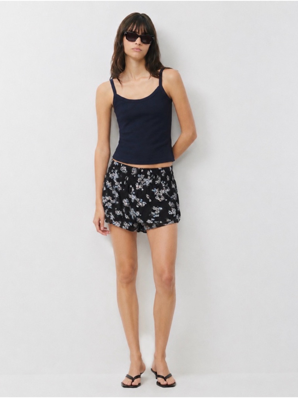 Philosophy republic clothing/ Black Floral  Shorts/ woman’s M/ elastic waistband